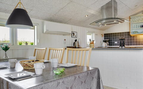 Apolonia - from the Sea: Køkken, Indretning, Lysarmatur, Gulvbelægning, Loft, Træ, Møbel, Countertop, Belysning, Etage