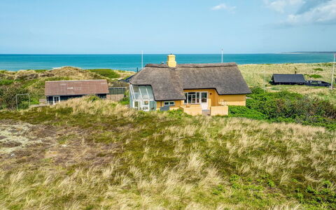 Quirina - 75M from the Sea: Sommerhus, Skur, Hytte, Stuehus, Prærie, Hytte, Lade, Bjælkehytte, Garden Bygninger