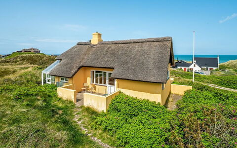 Quirina - 75M from the Sea: Sommerhus, Skur, Hytte, Stuehus, Prærie, Hytte, Lade, Bjælkehytte, Garden Bygninger