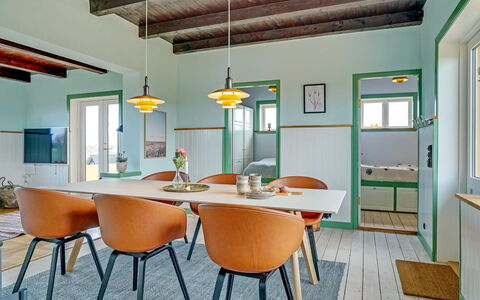 Quirina - 75M from the Sea: Sommerhus, Skur, Hytte, Stuehus, Prærie, Hytte, Lade, Bjælkehytte, Garden Bygninger