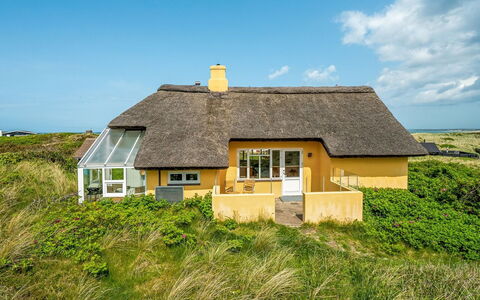 Quirina - 75M from the Sea: Sommerhus, Skur, Hytte, Stuehus, Prærie, Hytte, Lade, Bjælkehytte, Garden Bygninger