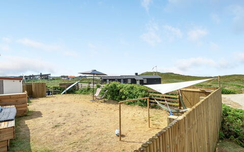 Bernice - 150M from the Sea: Tag, Almindeligt, Land Lot, Landdistrikt, Hjem, Estate, Mark, Sommerhus, Lawn, Forstad