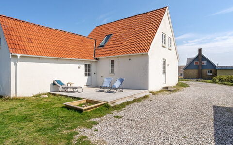 Bernice - 150M from the Sea: Tag, Almindeligt, Land Lot, Landdistrikt, Hjem, Estate, Mark, Sommerhus, Lawn, Forstad