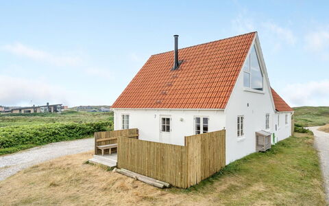 Bernice - 150M from the Sea: Sommerhus, Skur, Hytte, Stuehus, Prærie, Hytte, Lade, Bjælkehytte, Garden Bygninger