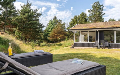 Gloria - 2.5Km from the Sea: Græs, Hjem, Sommerhus, Hus, Land Lot, Tag, Veranda, Estate, Skygge, Landscaping
