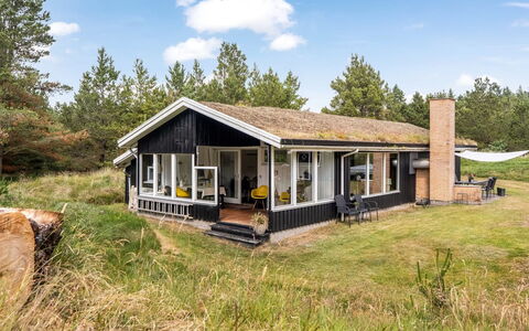 Gloria - 2.5Km from the Sea: Træ, Hus, Tag, Sommerhus, Hjem, Arkitektur, Land Lot, Landdistrikt, Veranda, Stuehus