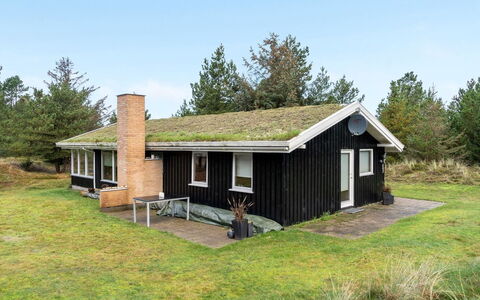 Gloria - 2.5Km from the Sea: Træ, Gulvbelægning, Indretning, Etage, Møbel, Trægulve, Værelse, Loft, Bejdse, Hårdttræ