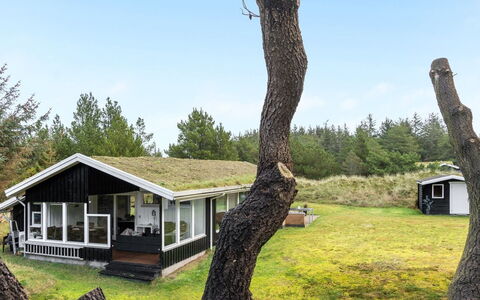Gloria - 2.5Km from the Sea: Træ, Gulvbelægning, Indretning, Etage, Møbel, Trægulve, Værelse, Loft, Bejdse, Hårdttræ