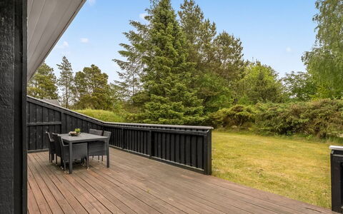 Vlatko - 2.9Km from the Sea: Træ, Hårdttræ, Planke, Dæk, Veranda, Bejdse, Landscaping, Trægulve, Skygge, Sidespor