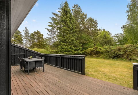 Vlatko - 2.9Km from the Sea: Træ, Hårdttræ, Planke, Dæk, Veranda, Bejdse, Landscaping, Trægulve, Skygge, Sidespor
