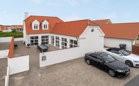 Riki - 150M from the Sea: Tag, Hus, Hjem, Sommerhus, Sidespor, Estate, Indkørsel, Garden Bygninger, Gård, Skur