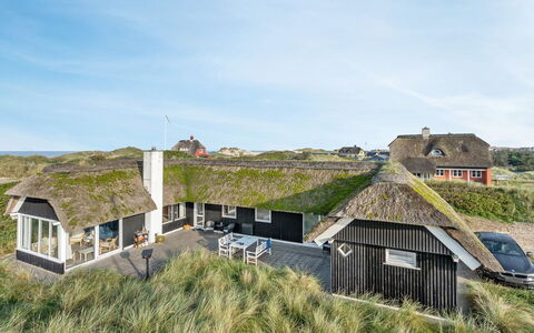 Henric - 100M from the Sea: Hus, Hjem, Tag, Boligområde, Sommerhus, Estate, Stuehus, Lawn, Landscaping, Sidespor