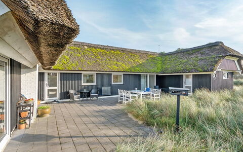 Henric - 100M from the Sea: Hus, Hjem, Tag, Boligområde, Sommerhus, Estate, Stuehus, Lawn, Landscaping, Sidespor
