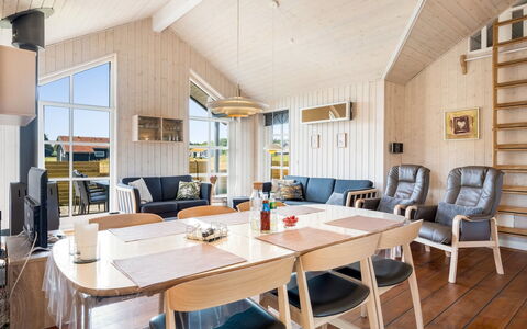 Annemie - 1.8Km from the Sea: Træ, Hjem, Veranda, Dæk, Hårdttræ, Tag, Bejdse, Trægulve, Eco Hotel