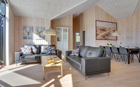 Bentine - 1.6Km from the Sea: Træ, Hårdttræ, Værelse, Trægulve, Loft, Stue, Planke, Bejdse, Naturmateriale