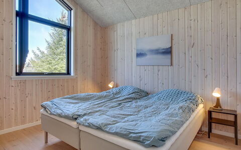 Bentine - 1.6Km from the Sea: Træ, Soveværelse, Loft, Hårdttræ, Sengetøj, Bed Frame, Sengetøj, Planke, Seng, Bejdse