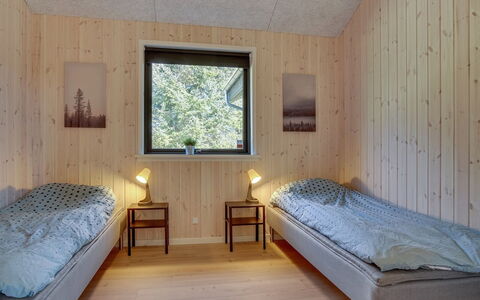Bentine - 1.6Km from the Sea: Træ, Soveværelse, Indretning, Gulvbelægning, Loft, Etage, Seng, Værelse, Sengetøj, Bed Frame