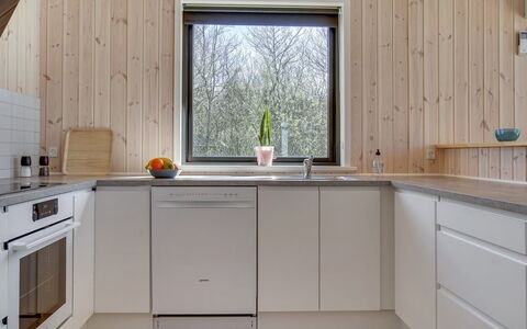 Bentine - 1.6Km from the Sea: Træ, Gulvbelægning, Køkken, Countertop, Indretning, Etage, Køkken Apparat, Hjem, Køkkenvask, Hårdttræ