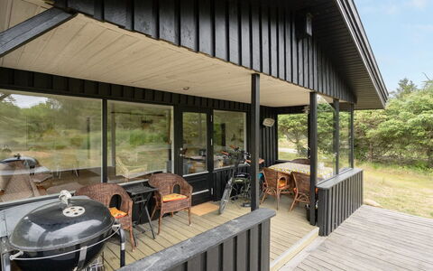 Jorek - 1.3Km from the Sea: Træ, Sommerhus, Veranda, Skygge, Hårdttræ, Sidespor, Garden Bygninger, Bejdse, Design, Bjælkehytte