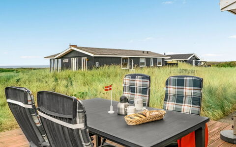 Gilbert - 96M from the Sea: Plantesamfund, Sollys, Urteagtig Plante, Have, Plantation, Landbrug, Farm