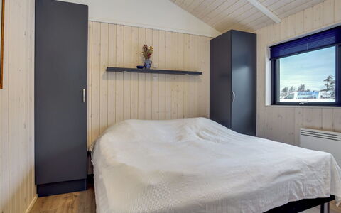 Hildegard - 1.5Km from the Sea: Soveværelse, Seng, Træ, Indretning, Loft, Etage, Gulvbelægning, Sengetøj, Sengetøj, Bed Frame