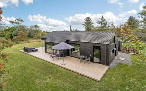 Hildegard - 1.5Km from the Sea: Arkitektur, Tag, Hjem, Kompositmateriale, Dagslys, Sidespor, Indkørsel