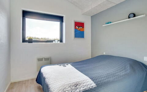 Volfgang - 250M from the Sea: Væg, Loft, Soveværelse, Lejlighed, Sengetøj, Sengetøj, Seng, Dagslys, Bed Frame, Sengetøj