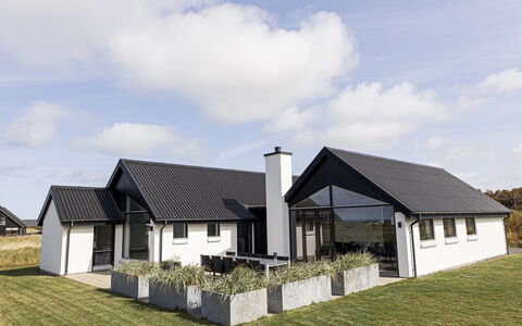 Volfgang - 250M from the Sea: Sommerhus, Hjem, Hus, Tag, Veranda, Estate, Sidespor, Garden Bygninger, Stuehus, Gård