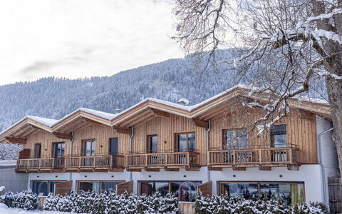 Kitzbühel 180: Sky, Himmel, Plante, Bygning, Vand, Naturlige Landskab, Træ, Hus, Boligområde, Græs