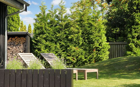 Pavle - 700M from the Sea: Tag, Hus, Land Lot, Hjem, Sommerhus, Estate, Garden Bygninger, Skygge, Bjælkehytte, Landscaping