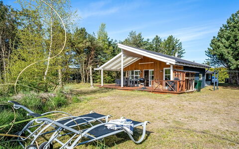 Akseli - 800M from the Sea: Græs, Hus, Tag, Hjem, Sommerhus, Busk, Land Lot, Landdistrikt, Stuehus, Bunddække