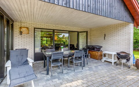 Hanka - 500M from the Sea: Græs, Hus, Tag, Hjem, Sommerhus, Busk, Land Lot, Landdistrikt, Stuehus, Bunddække