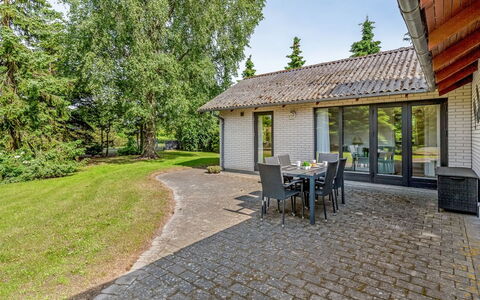 Hanka - 500M from the Sea: Græs, Hus, Tag, Hjem, Sommerhus, Busk, Land Lot, Landdistrikt, Stuehus, Bunddække