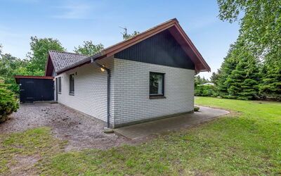 Hanka - 500M from the Sea