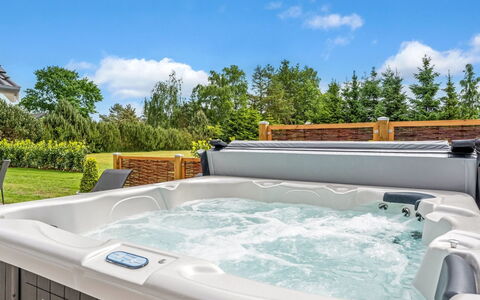 Tialda - 1.3Km from the Sea: Sanitærarmatur, Badekar, Jacuzzi, Svømmepøl, Stueplante, Vvs, Bejdse, Eco Hotel, Tap