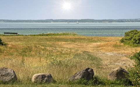 Kierstine - 100M from the Sea: Boligområde, Tag, Forstad, Indkørsel, Estate, Skorsten