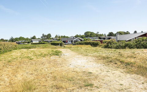Kierstine - 100M from the Sea: Boligområde, Tag, Forstad, Indkørsel, Estate, Skorsten