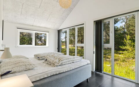 Elke - 3.5Km from the Sea: Soveværelse, Loft, Indretning, Seng, Sengetøj, Gulvbelægning, Sengetøj, Værelse, Hjem, Etage