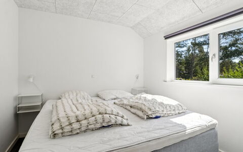 Elke - 3.5Km from the Sea: Soveværelse, Loft, Sengetøj, Sengetøj, Seng, Værelse, Bed Frame, Dagslys, Pude