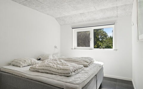 Elke - 3.5Km from the Sea: Loft, Soveværelse, Sengetøj, Seng, Sengetøj, Værelse, Bed Frame, Lysarmatur