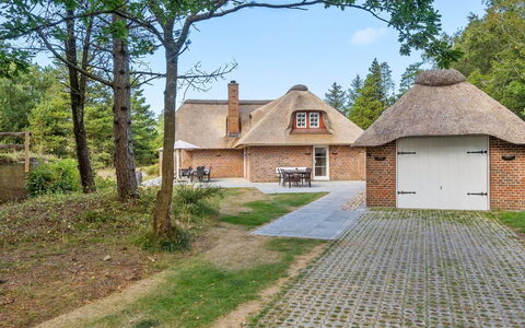 Romy - 3.5Km from the Sea: Græs, Hus, Tag, Hjem, Sommerhus, Busk, Land Lot, Landdistrikt, Stuehus, Bunddække