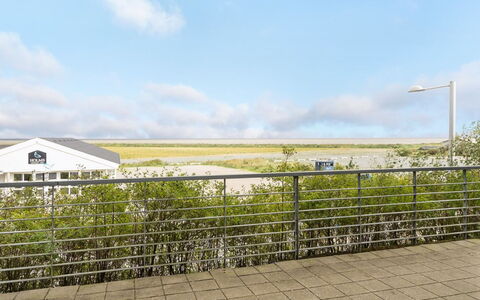 Theis - 100M from the Sea: Himmel, Daytime, Sky, Hegn, Cumulus, Meteorologisk Fænomen, Gelænder, Walkway, Home Fencing