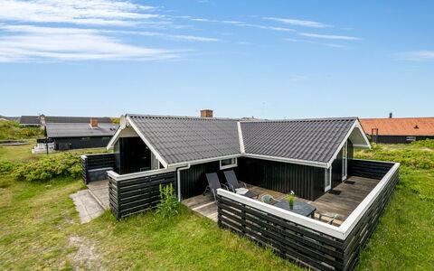 Unni - from the Sea: Tag, Hus, Hjem, Sommerhus, Sidespor, Estate, Indkørsel, Garden Bygninger, Gård, Skur