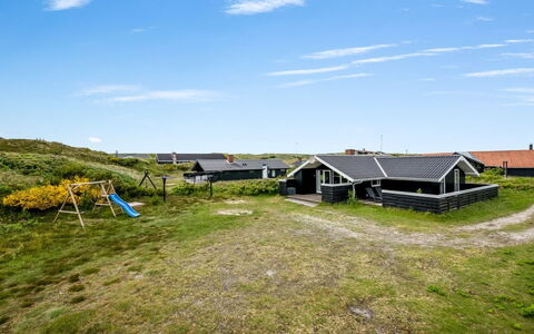 Unni - from the Sea: Tag, Hus, Hjem, Sommerhus, Sidespor, Estate, Indkørsel, Garden Bygninger, Gård, Skur