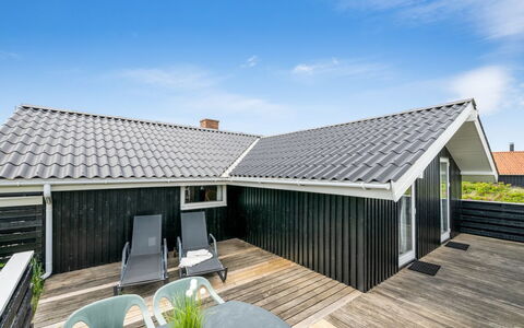 Unni - from the Sea: Tag, Hus, Hjem, Sommerhus, Sidespor, Estate, Indkørsel, Garden Bygninger, Gård, Skur
