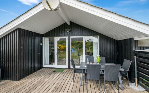 Unni - from the Sea: Tag, Hus, Hjem, Sommerhus, Sidespor, Estate, Indkørsel, Garden Bygninger, Gård, Skur