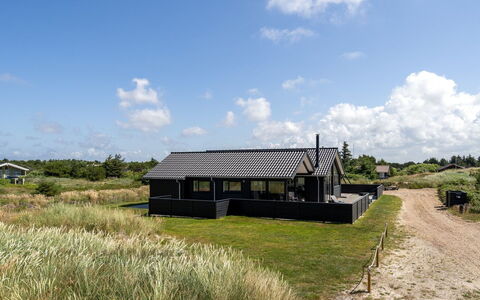 Swante - from the Sea: Sommerhus, Hjem, Hus, Tag, Veranda, Estate, Sidespor, Garden Bygninger, Stuehus, Gård
