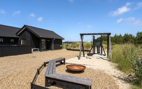 Swante - from the Sea: Sommerhus, Hjem, Hus, Tag, Veranda, Estate, Sidespor, Garden Bygninger, Stuehus, Gård