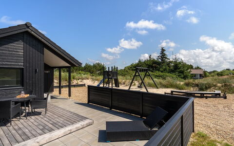 Swante - from the Sea: Sommerhus, Hjem, Hus, Tag, Veranda, Estate, Sidespor, Garden Bygninger, Stuehus, Gård