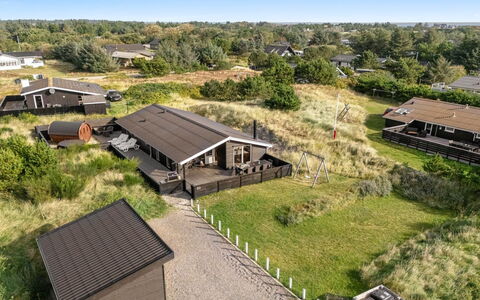 Teoline - 500M to the Fjord: Hus, Hjem, Dør, Tag, Sommerhus, Estate, Have, Skygge, Sidespor, Gård